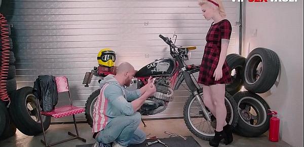  VIP SEX VAULT - Pin Up Lady Misha Cross Goes For A Quickie With Her Biker Boyfriend